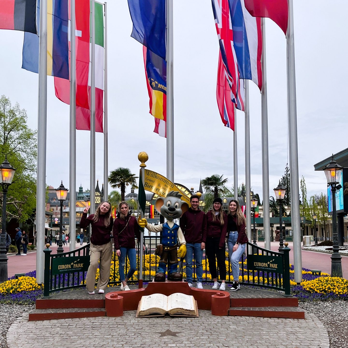 Die Mitarbeitenden Vera Ackermann, Flavia Rupf, Chris Tanner, Svenja Schneider und Rinesa Haziri durften den Anlass begleiten (v.l.n.r.)..