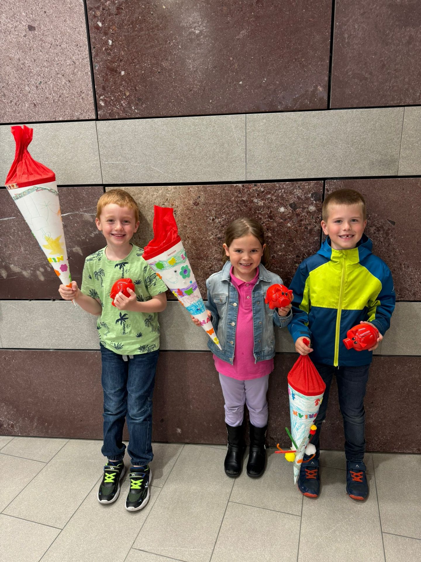 Die Gewinner: Nino Nagy (links), Lena Riederer (mitte) und Florian Gantner (rechts)