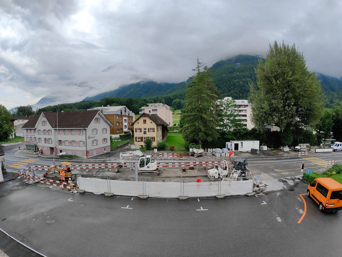 Baustelle vor der Raiffeisenbank Sennwald