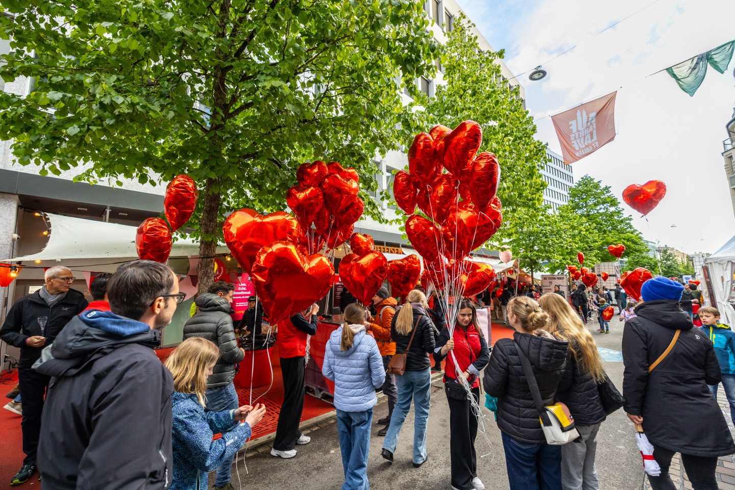 rote Herzballone an der Vadianstrasse