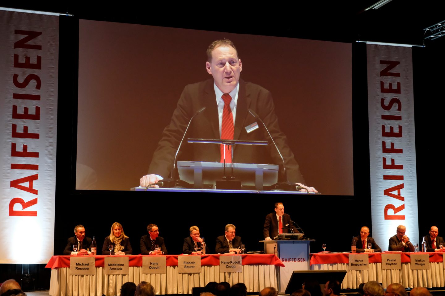 Martin Bruppacher, Vorsitzender der Bankleitung informiert über die Vergangenheit und Zukunft der Finanzwelt.