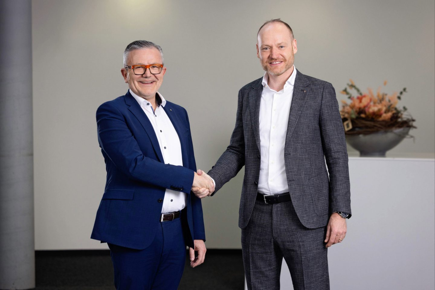 Beat Bollinger übernimmt das Amt als Vorsitzender der Bankleitung von Dominik Holderegger