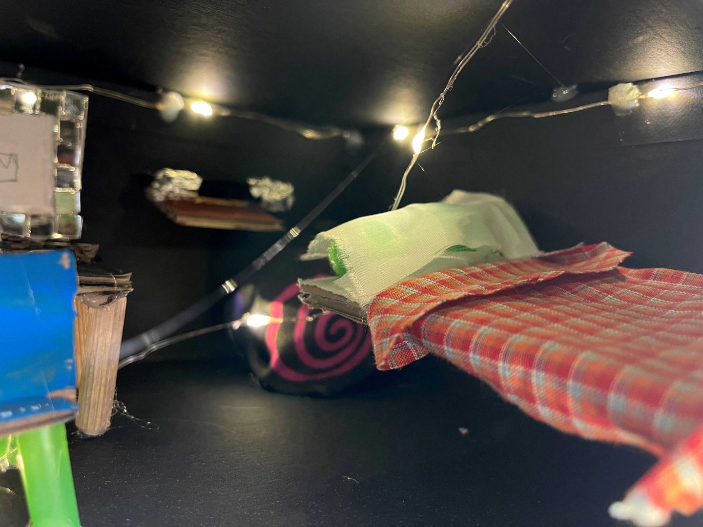 Schlafzimmer mit Hängematte