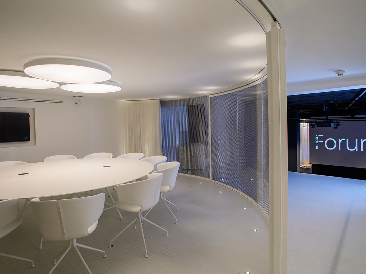 Une architecture moderne crée une atmosphère productive – pour le travail et les discussions.