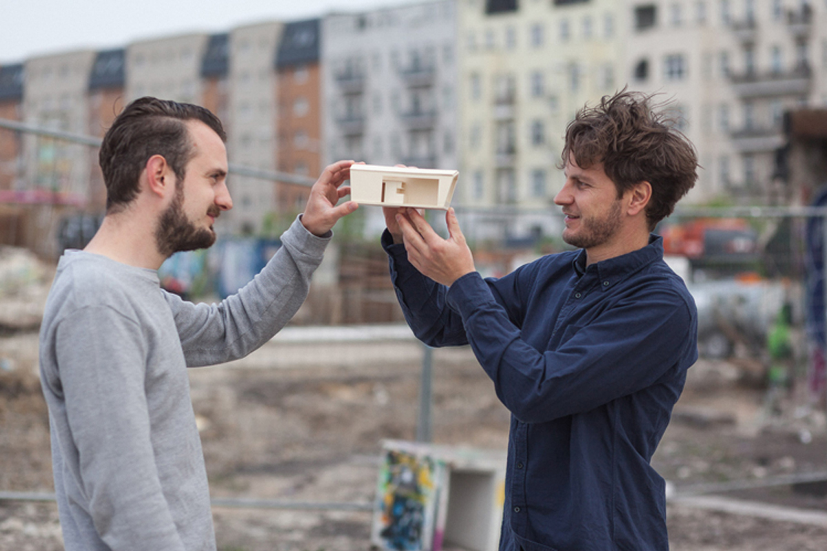 Simon Becker (links) und Andreas Rauch (rechts) sind die beiden kreativen Köpfe hinter dem Projekt «Cabin One – Minimal Haus».